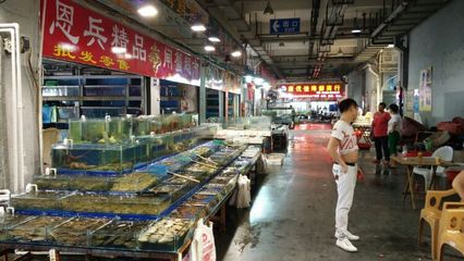 南通水产商会筹建组领导考察无锡天鹏食品城